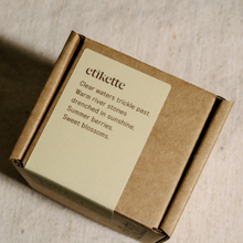 Load image into Gallery viewer, Etikette 500ml Candle // Yarra // Fig Leaf & River Berries