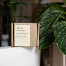 Load image into Gallery viewer, Etikette 500ml Candle // Barossa // Lily, Rose + Ruby Plum